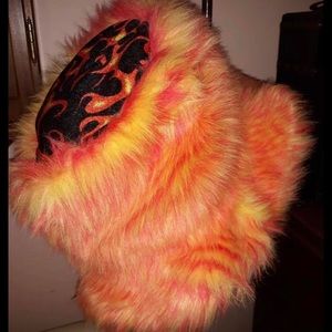 HOT TOPIC Flame
Orange Fur Floppy HAT